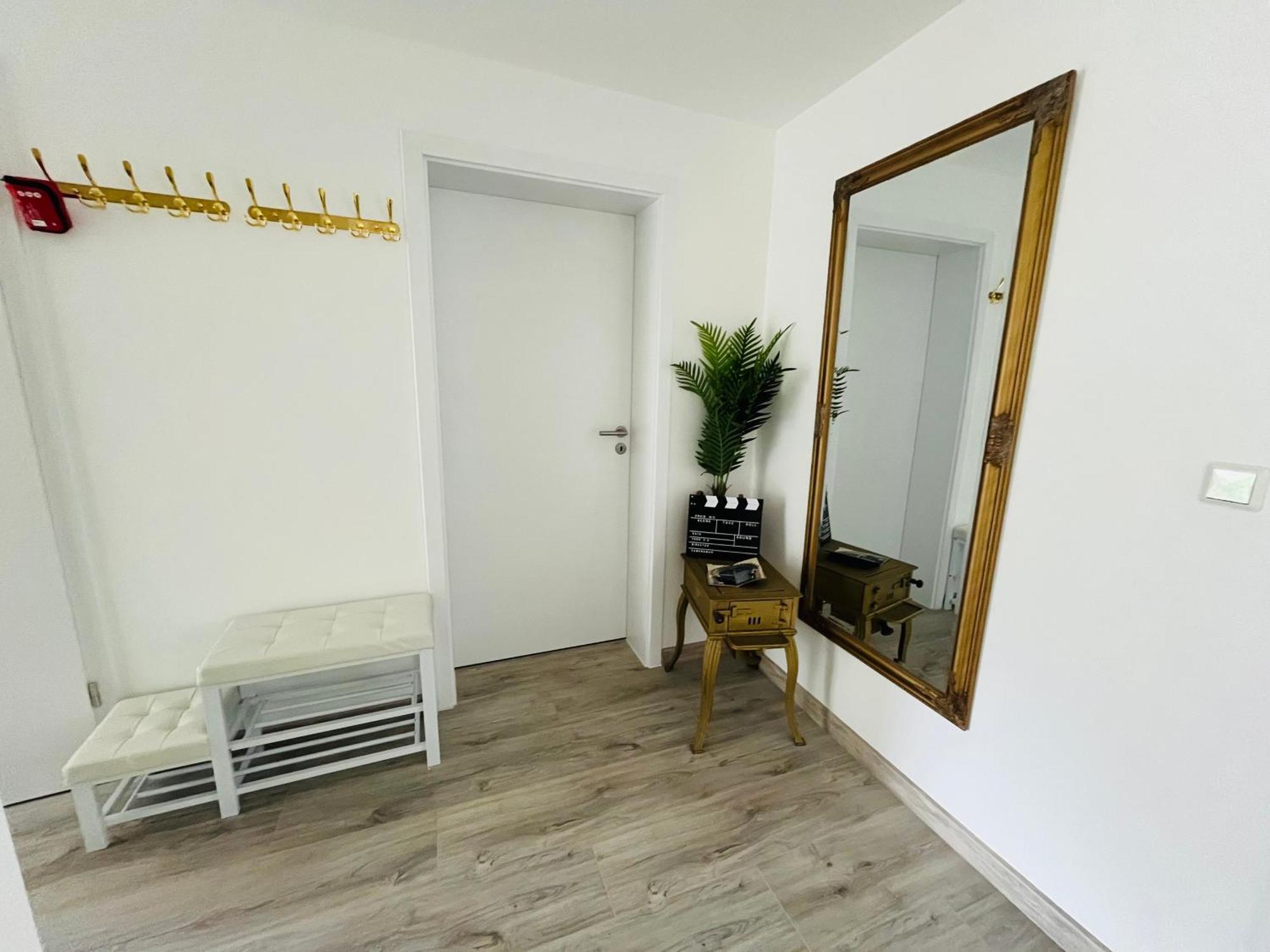 Filmap-Charmant-Modern-Zentral-Balkon-Beamer-Spieletisch Görlitz Exterior foto